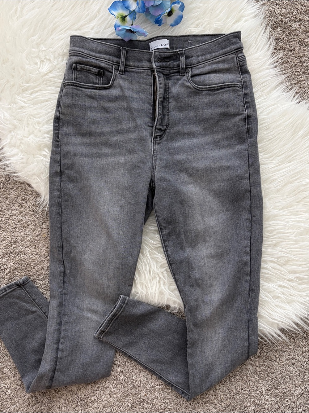 LOFT Women’s Skinny Jeans in Washed Gray Size 8 / 29